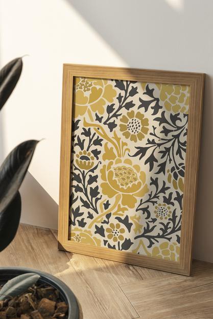 Free Wooden Picture Frame Vintage Ornament Floral Mockup Psd
