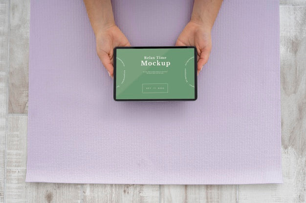 Free Yoga Mat Mock-Up On The Floor Psd