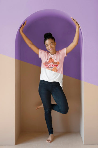 Free Young Woman With T-Shirt Mock-Up Psd