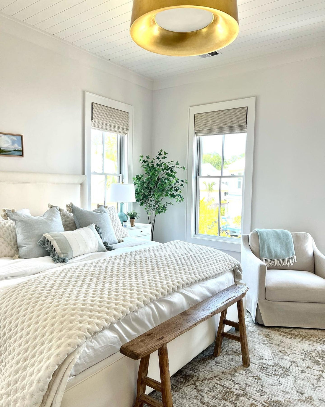 19 Relaxing Coastal Bedroom Ideas 2026