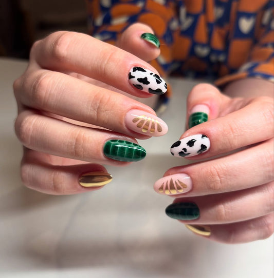 13 Pretty Accent Nail Ideas