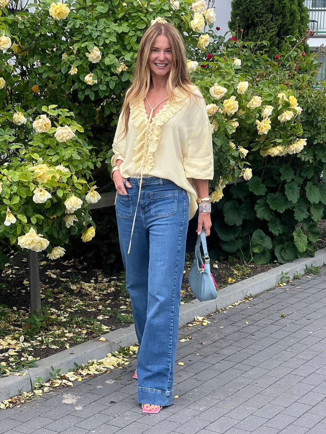 18 No-Fuss Outfits with Blue Jeans for Busy Days 2026