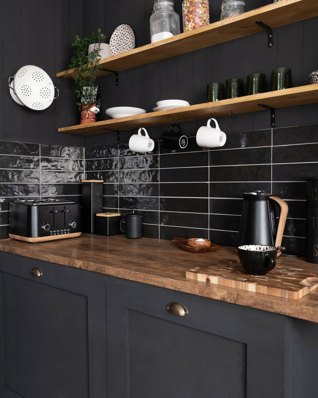 13 Black Wall Kitchen Ideas That Feel Luxe 2026
