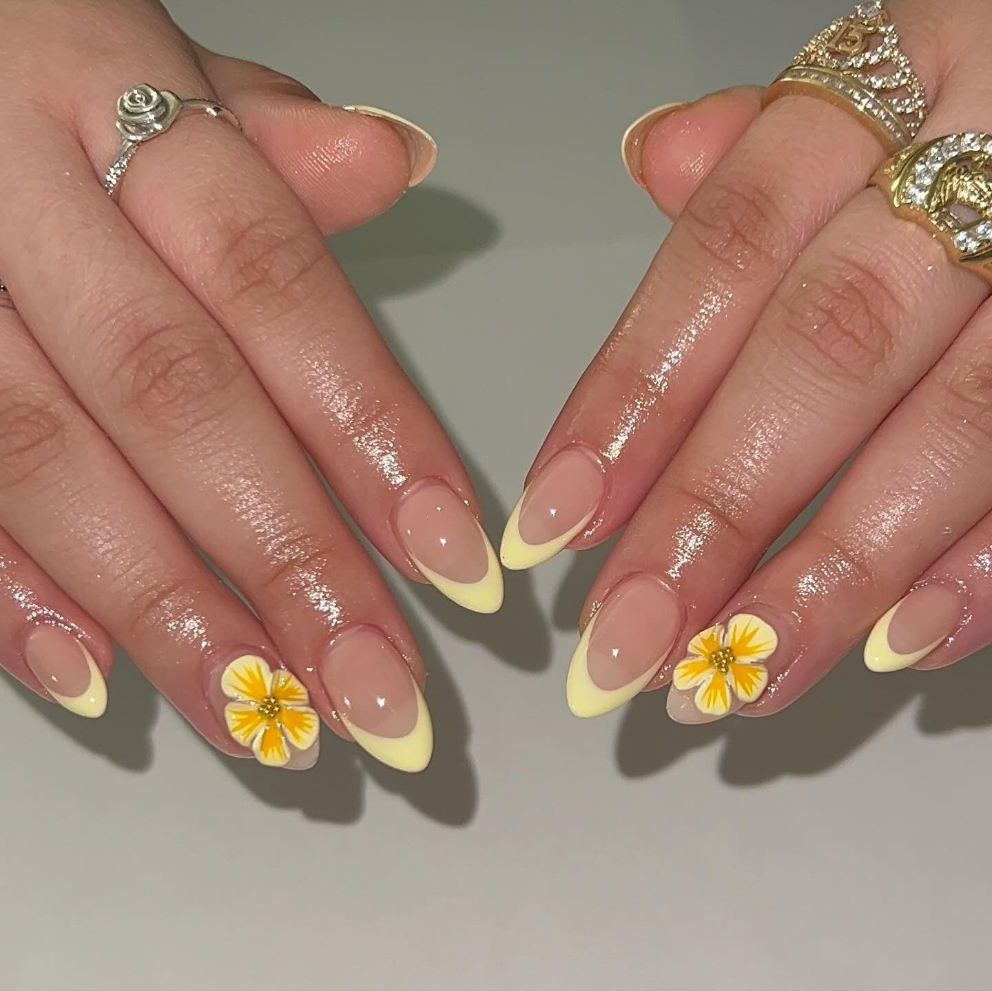 Buttercup Spring Nails 16 Cute Flower Nail Ideas to Copy Now – CreativeBooster