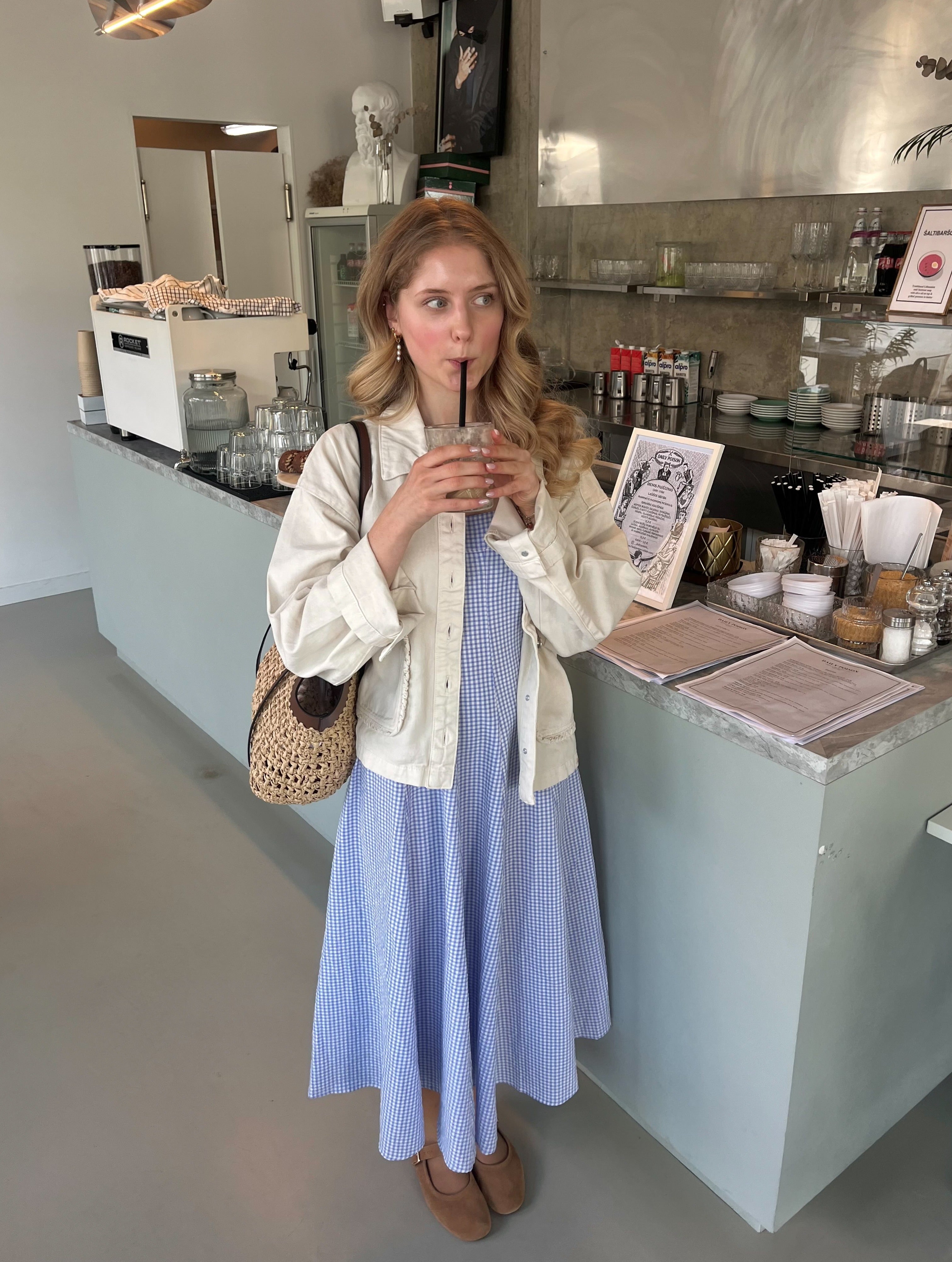 16 Timeless Modest Outfit Ideas – CreativeBooster