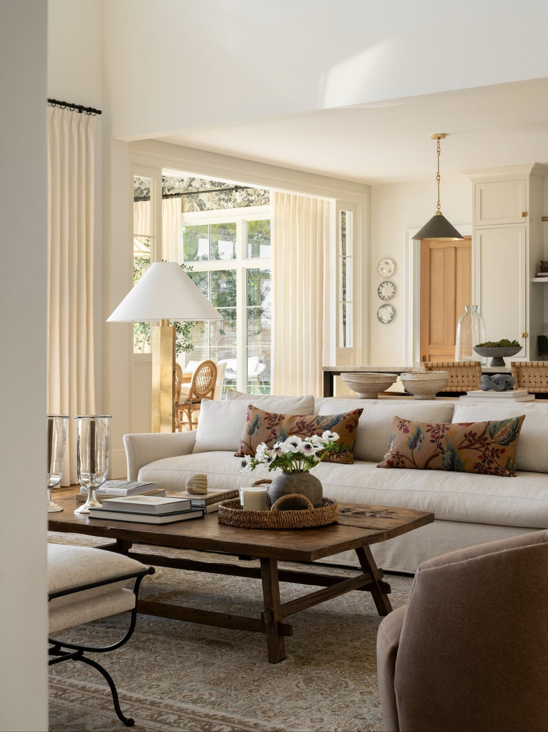 15 Trending Cream and Brown Living Room Ideas 2026 – CreativeBooster