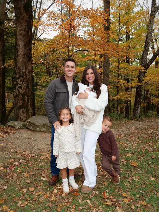 20 Cozy Fall Family Photo Outfits 2026