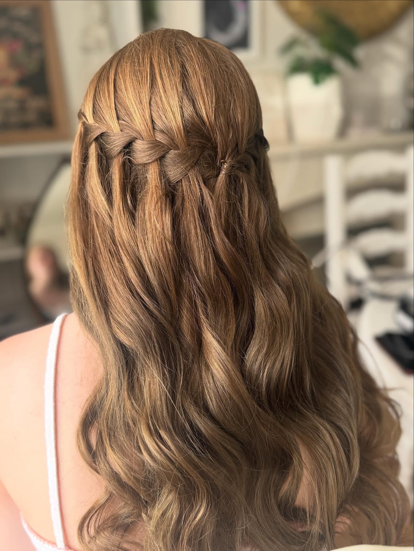 13 Pretty Waterfall Braid Ideas – CreativeBooster