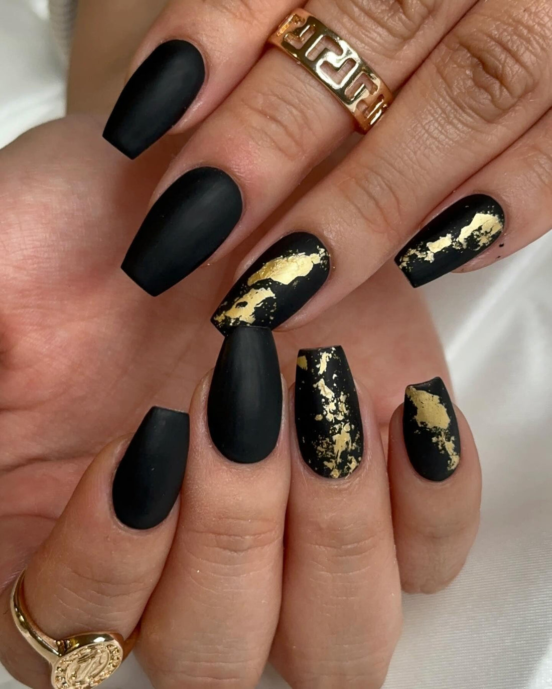 16 Classy Matte Black Nail Ideas