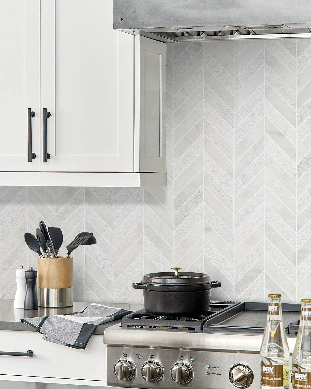 13 Bright White Backsplash Ideas for Kitchen 2026