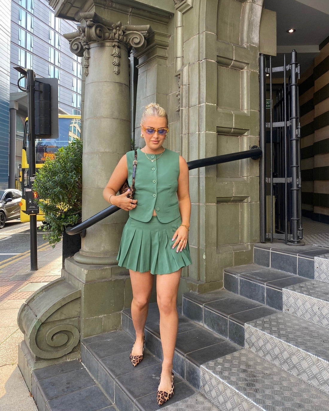 15 Fresh Vest Outfits for Women 2026