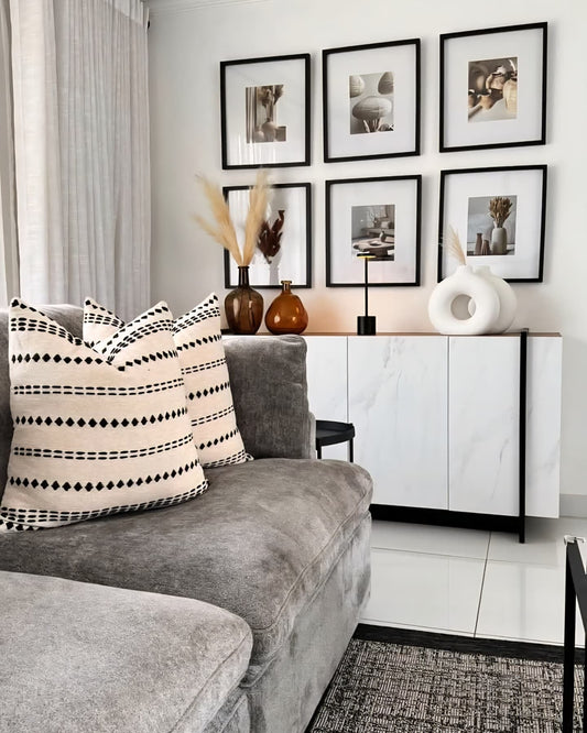 16 Simple Yet Stunning Gray and White Living Room Ideas