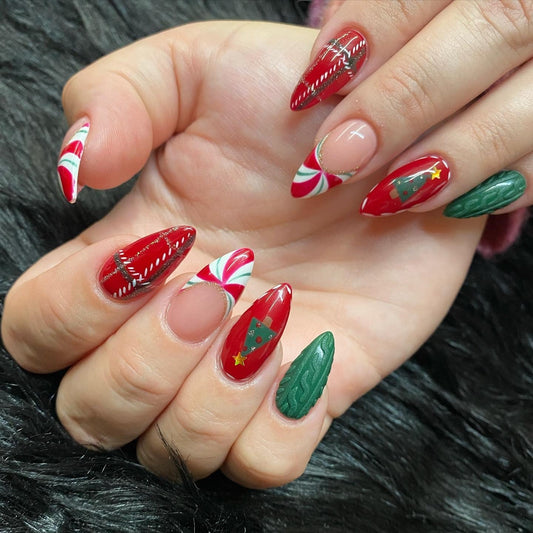 15 Christmas Nail Designs That Bring the Holiday Magic