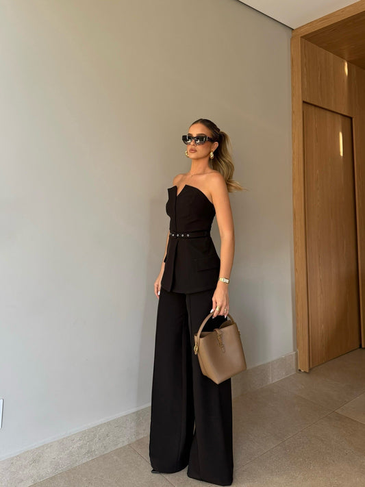 17 All-Black Looks for Women That Nail It in 2025