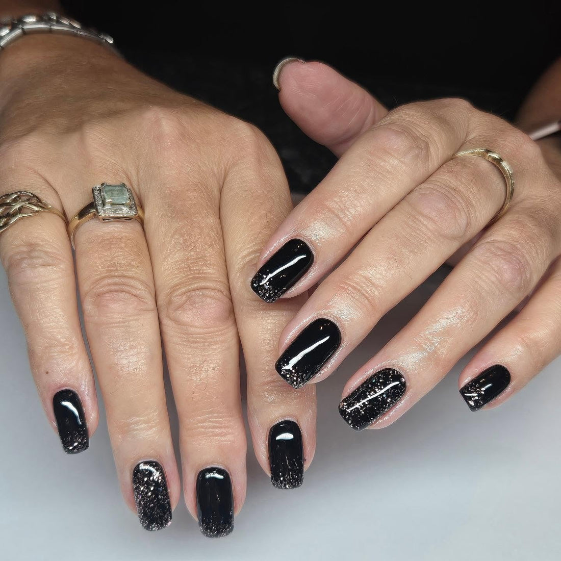 13 Dazzling Black and Glitter Nail Ideas