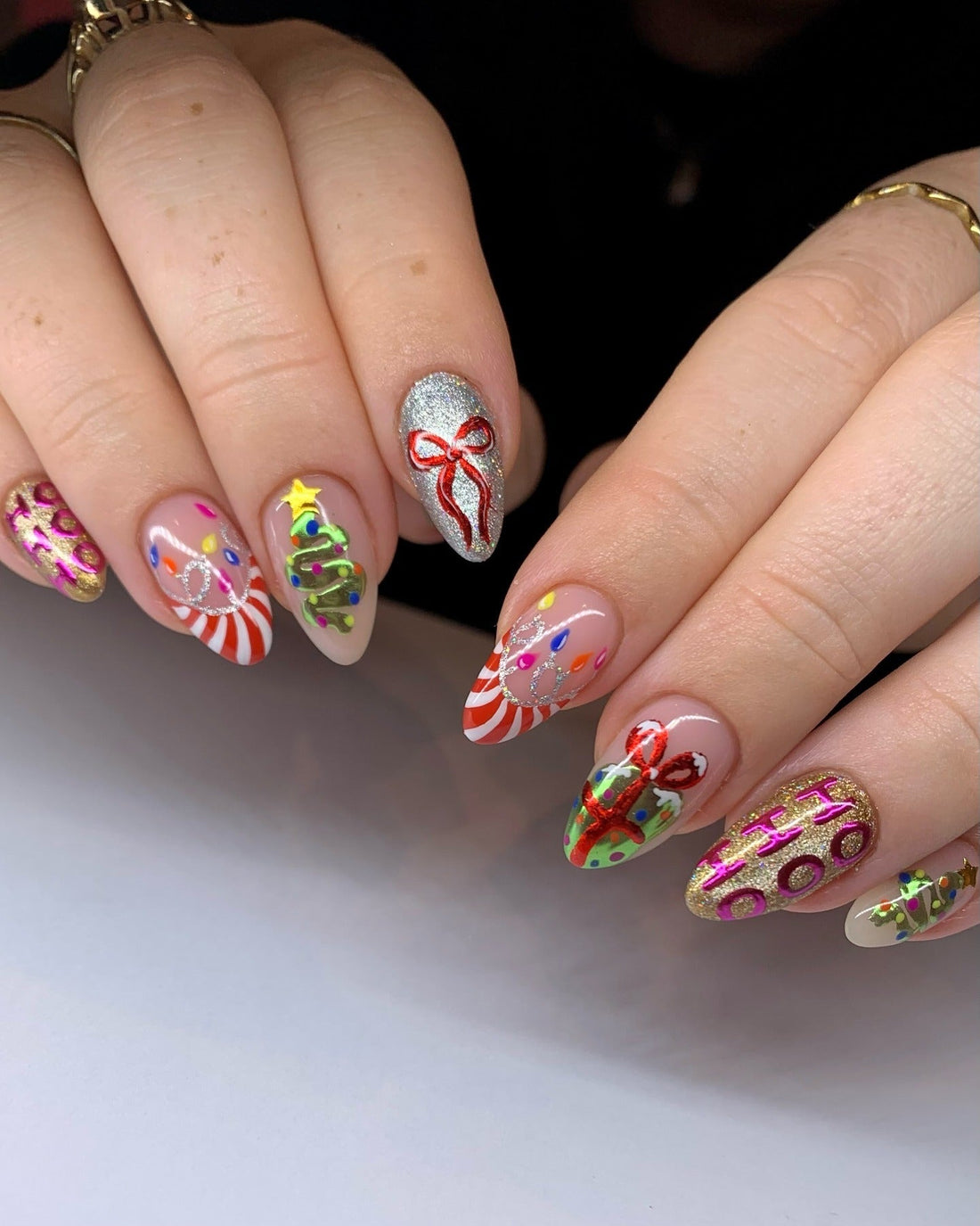 15 Easy Christmas Nail Ideas With Holiday Charm