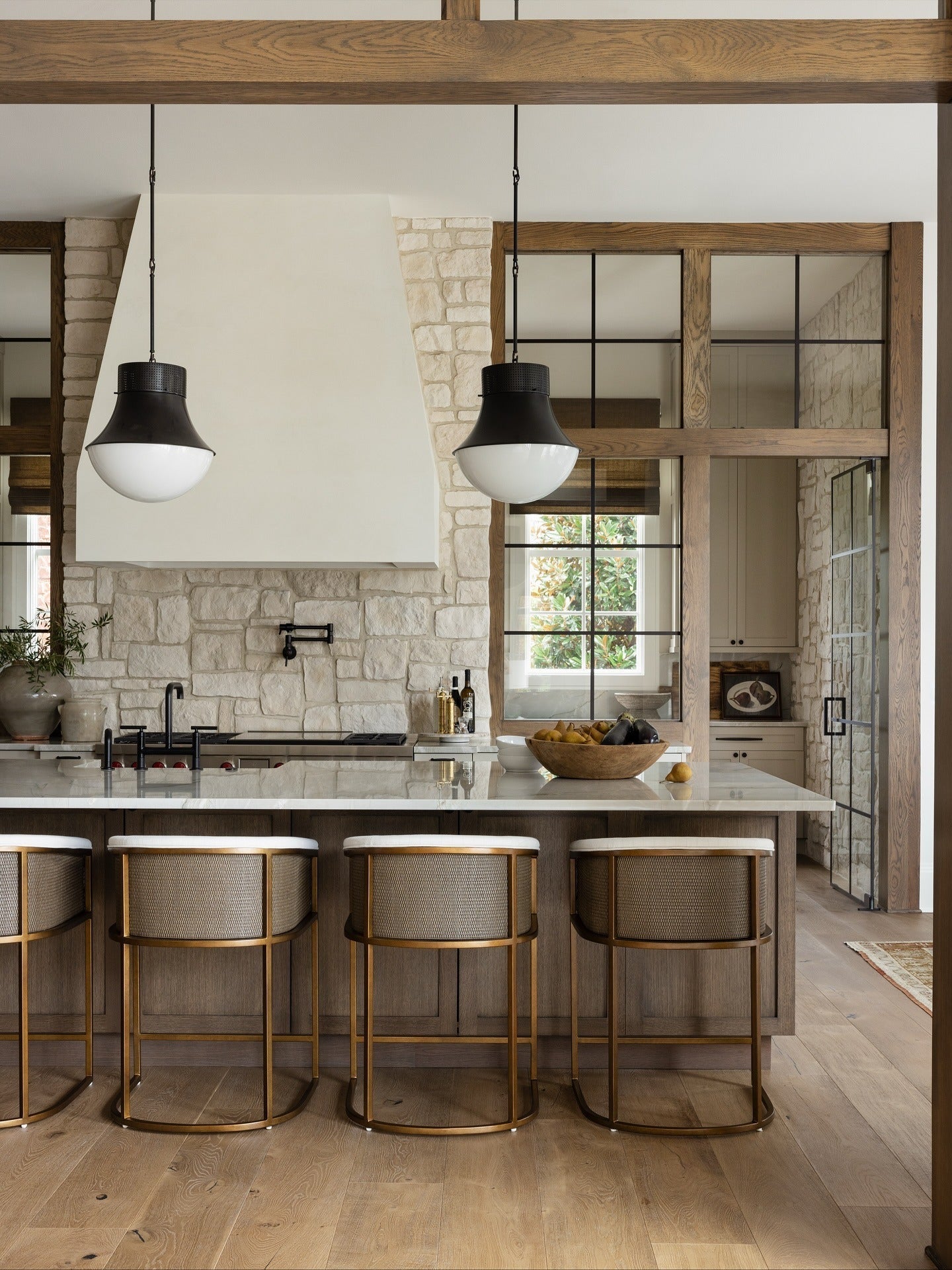 15 Timeless Farmhouse Kitchen Lighting Ideas 2026 – CreativeBooster