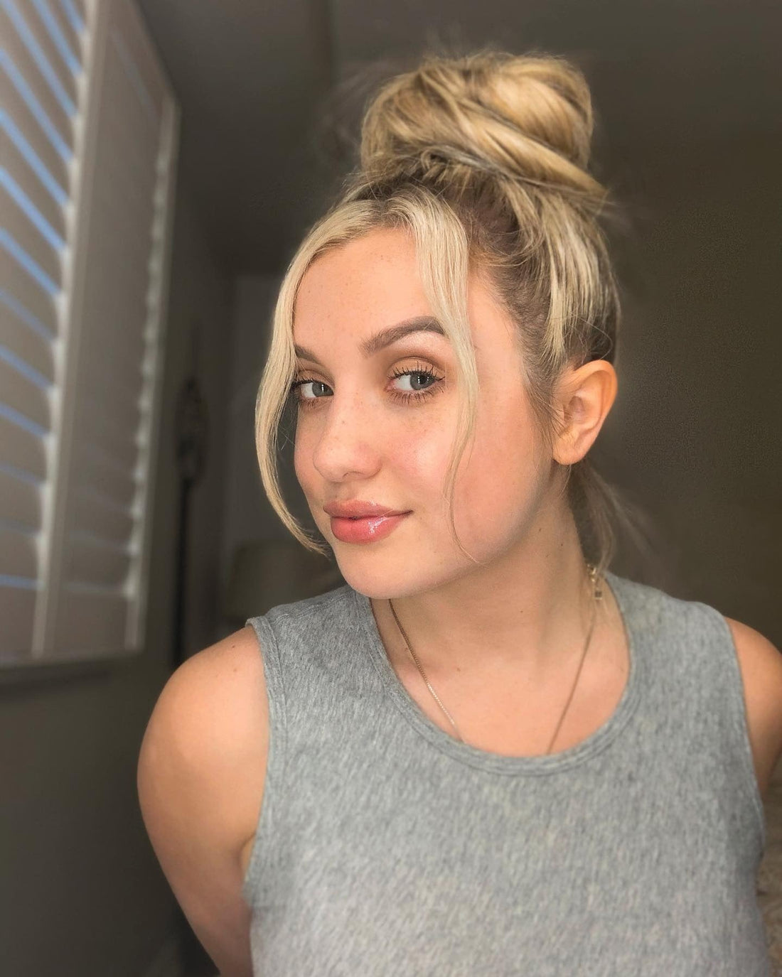13 Quick & Stylish Top Knot Hairstyles for Busy Days
