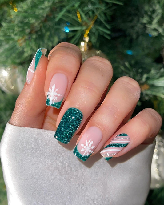 25 Green Christmas Nail Ideas to Steal This Season
