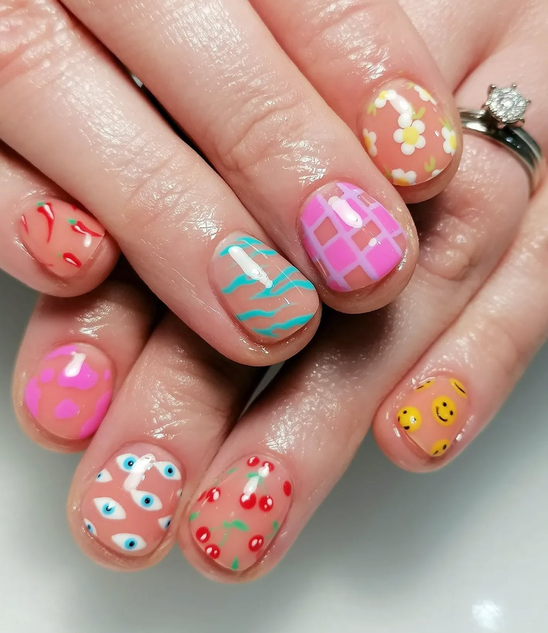Geometric Short Nails That Pop
