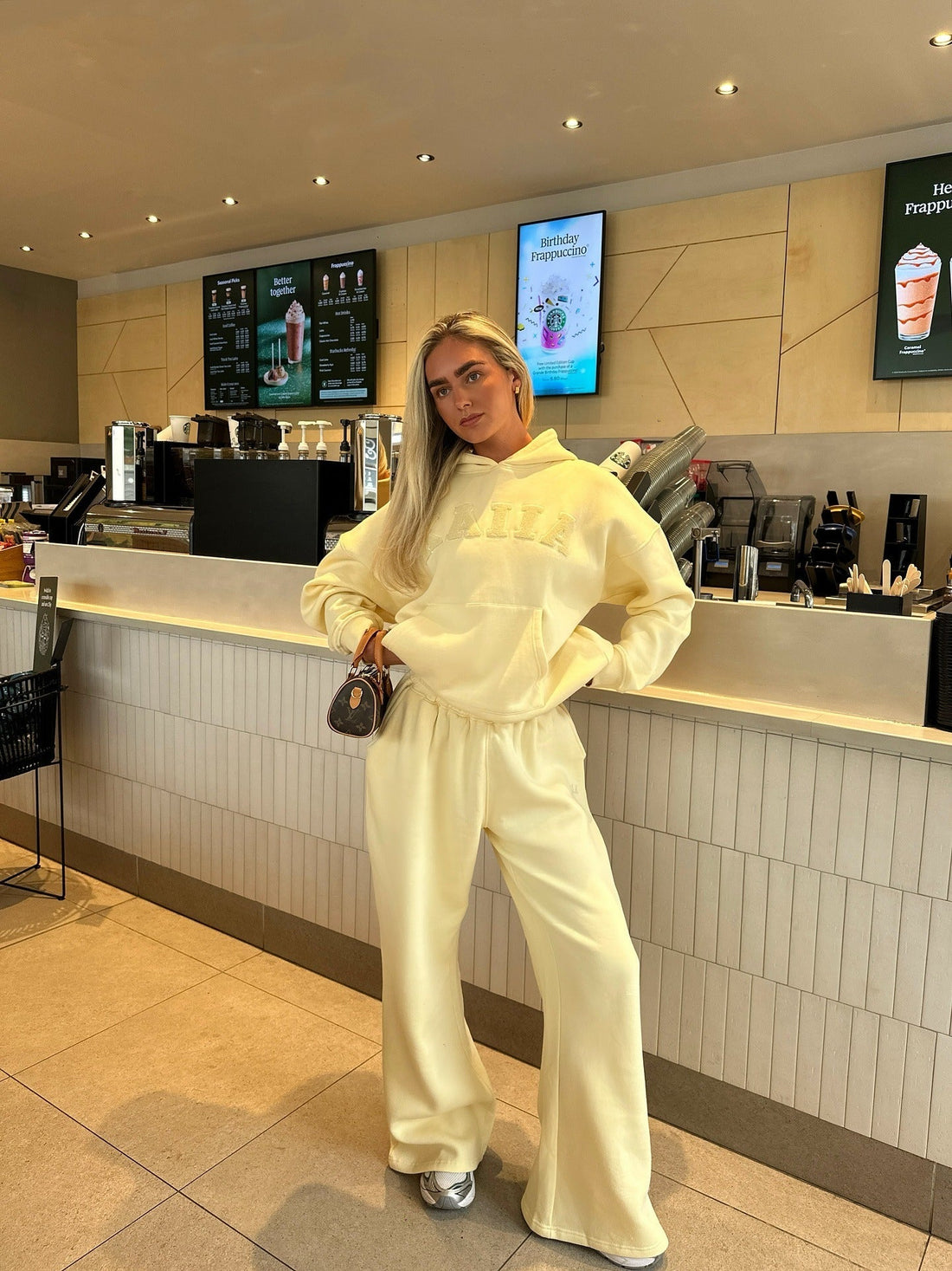 15 Chic Outfits with Sweatpants for Effortless Streetwear