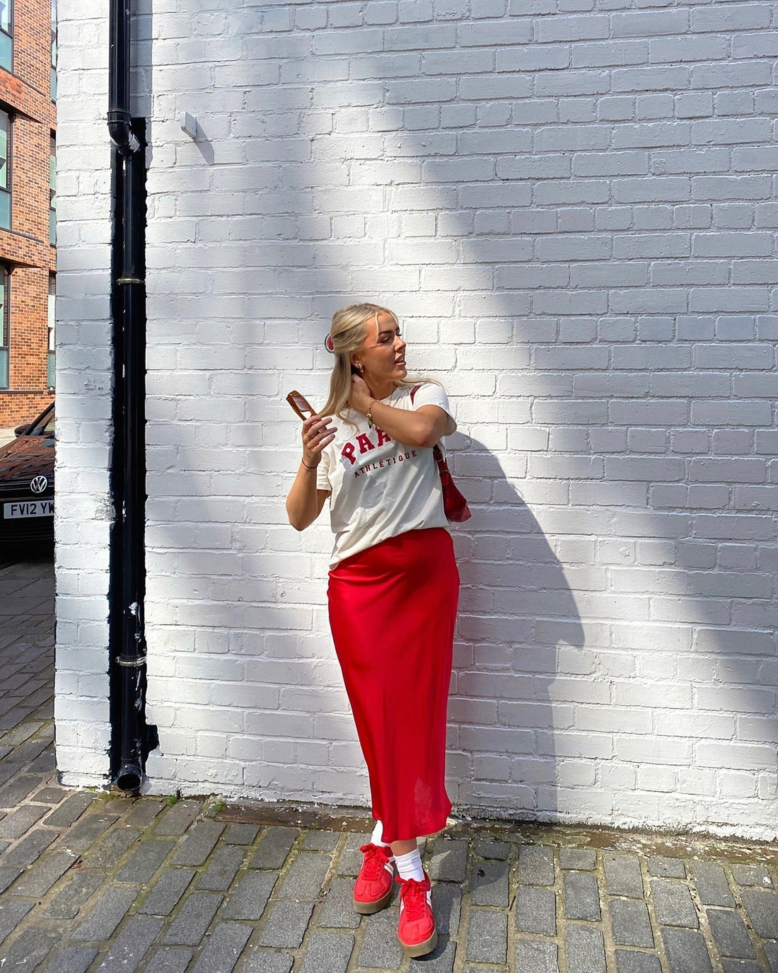 15 Classic Satin Skirt Outfits