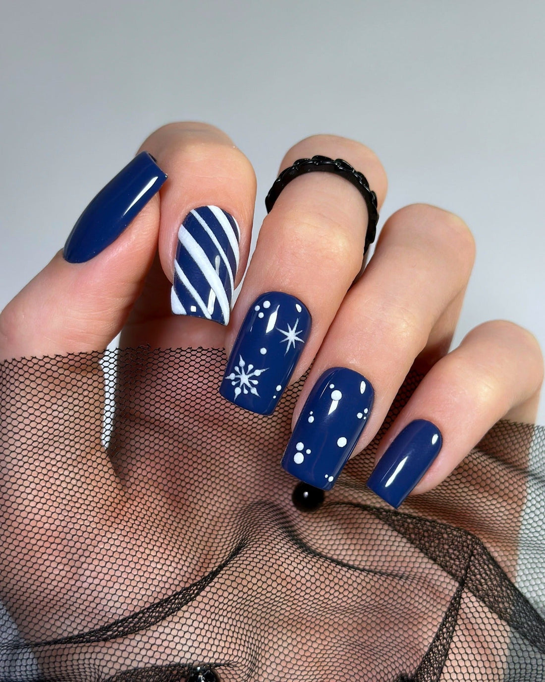 15 Blue Christmas Nail Ideas That Feel Magical 2026
