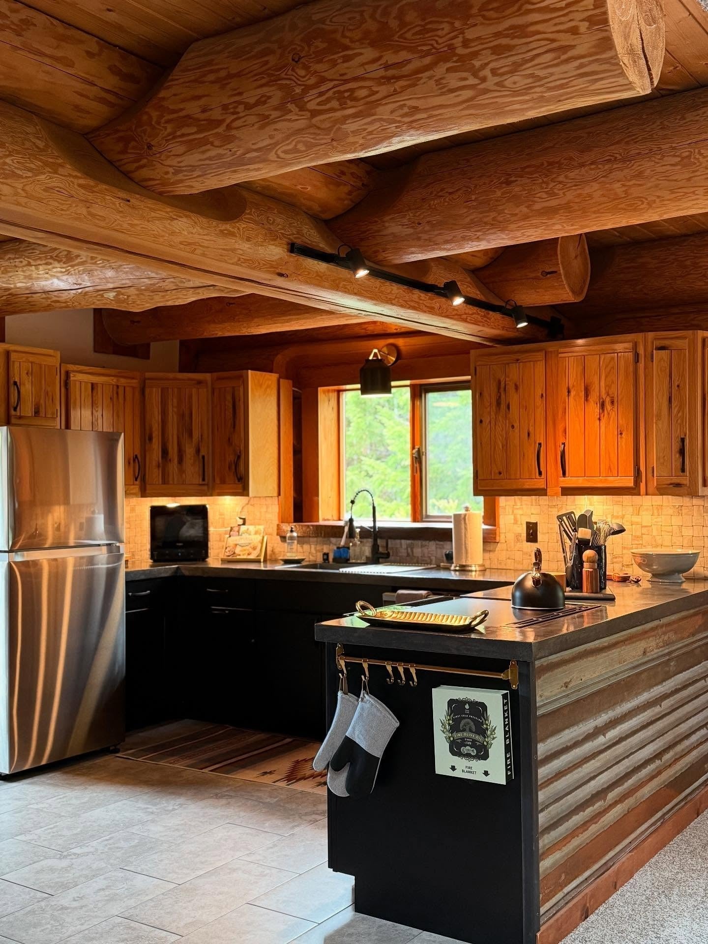 13 Log House Kitchen Ideas That Feel Refined 2026 – CreativeBooster