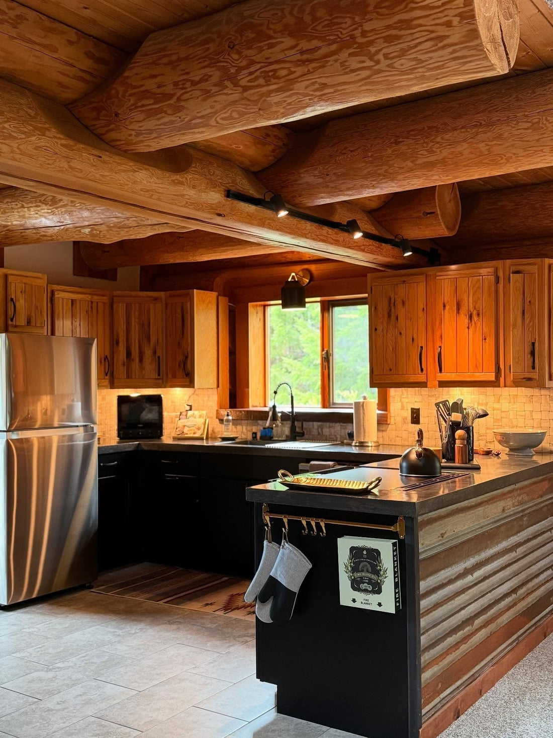 13 Log House Kitchen Ideas That Feel Refined 2026 – CreativeBooster