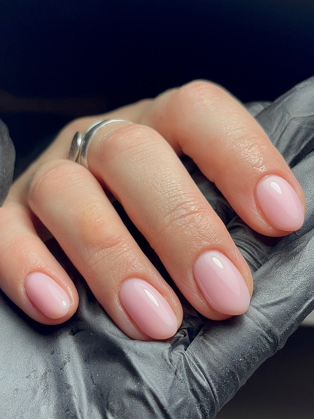 13 Clean Short Oval Nail Ideas 2026