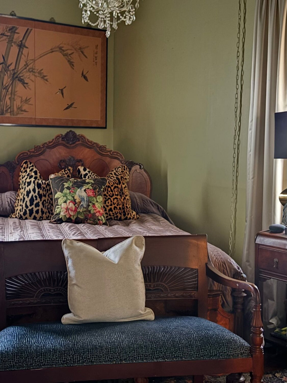 13 Antique Bedroom Ideas With Style