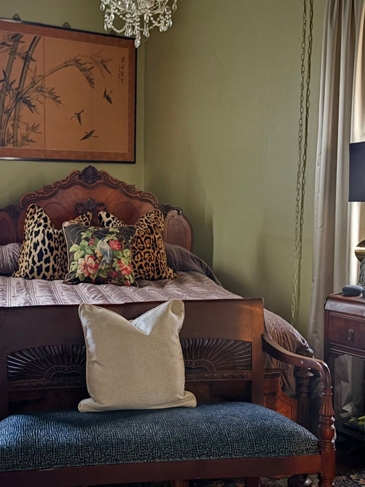 13 Antique Bedroom Ideas With Style