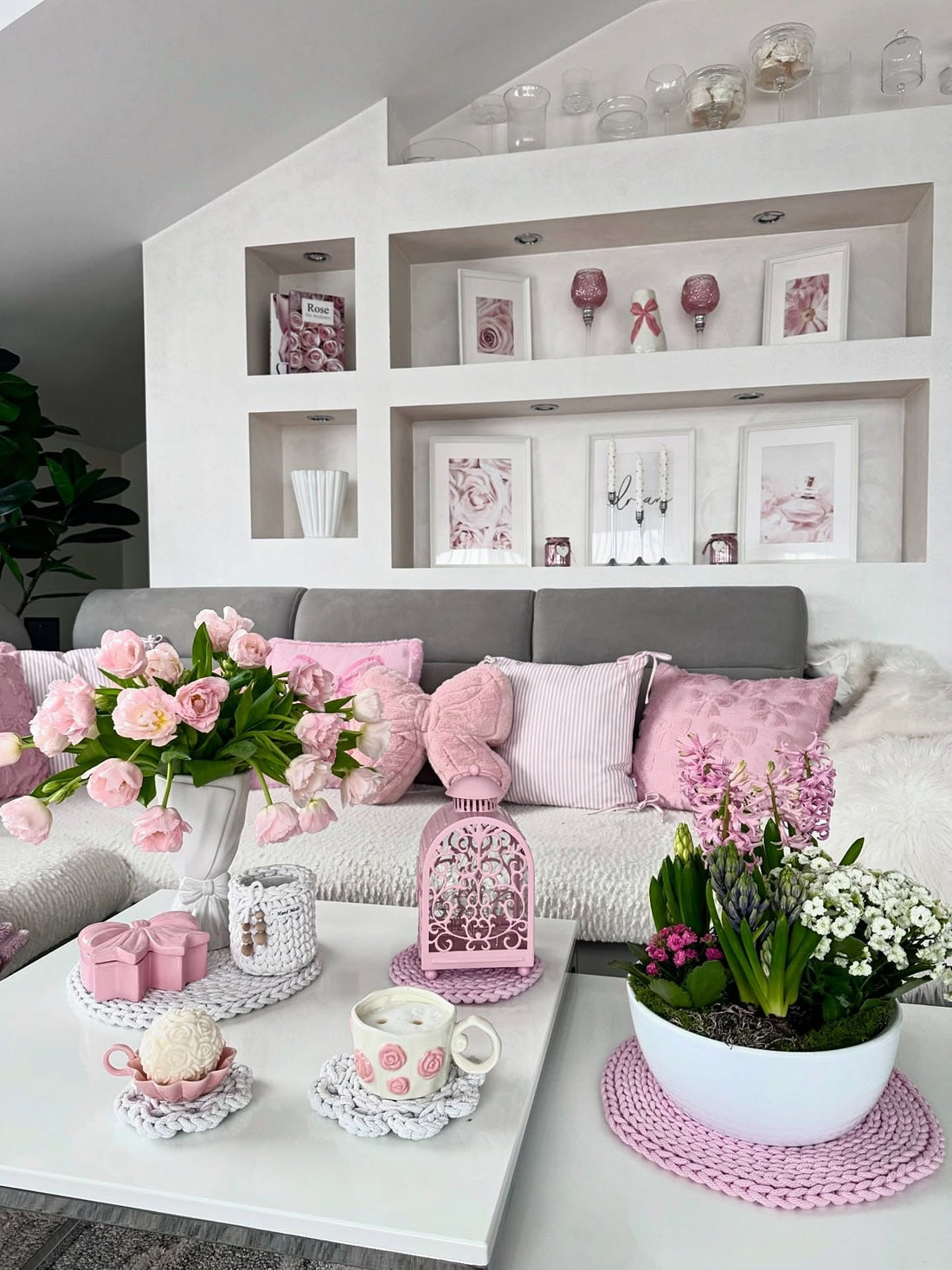 13 Cozy Pink and Gray Living Room Ideas 2026