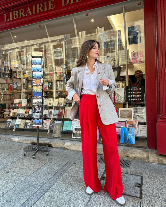 13 Confident Outfits with Red Trousers for Real Life 2026