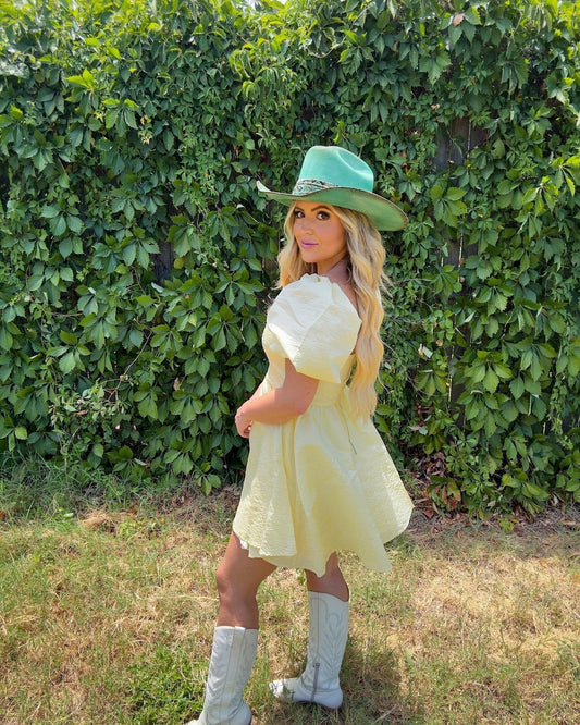 14 Must-Try Outfits with Hats 2026