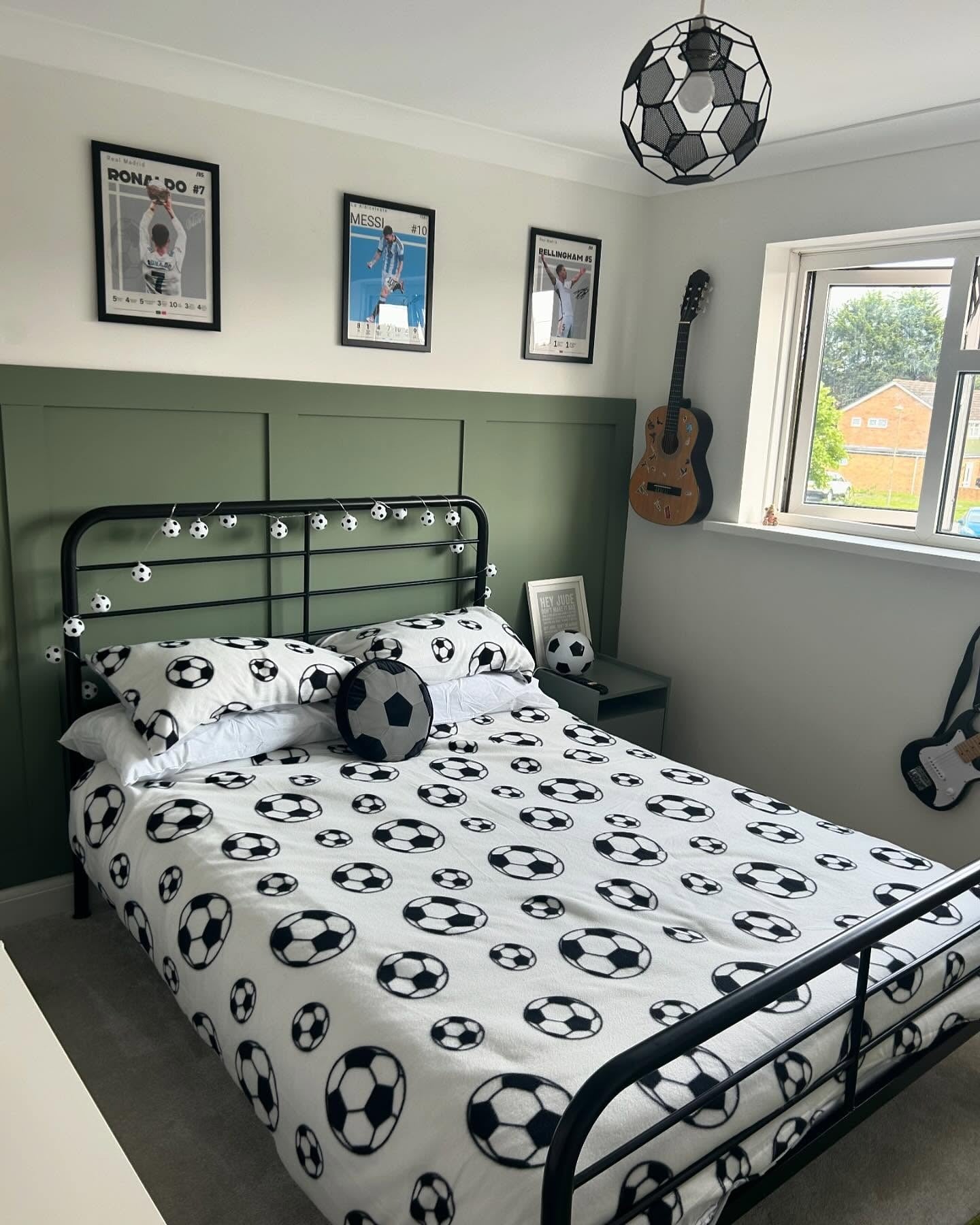 14 Minimal Football Bedroom Ideas with Personality – CreativeBooster