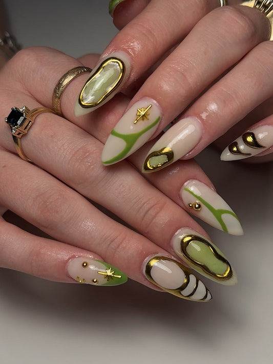 15 Stunning Green and Gold Nail Ideas You’ll Save in 2026