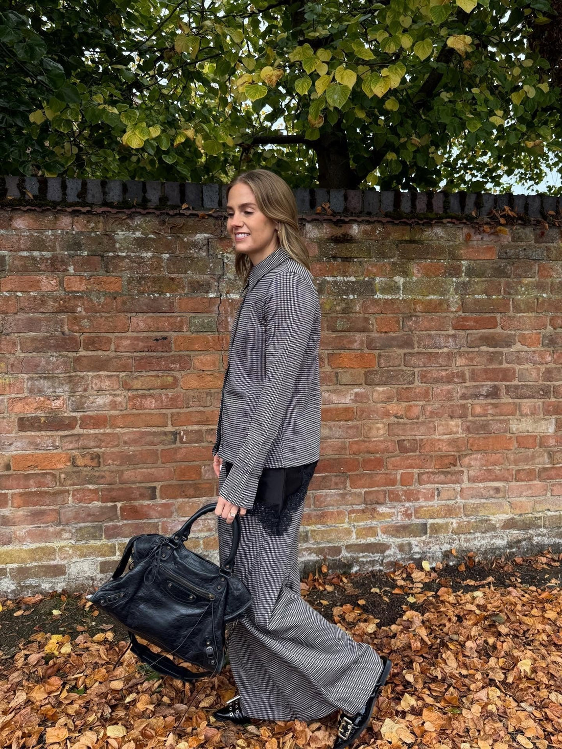 15 Minimal Business Casual Outfits for Clean, Effortless Style