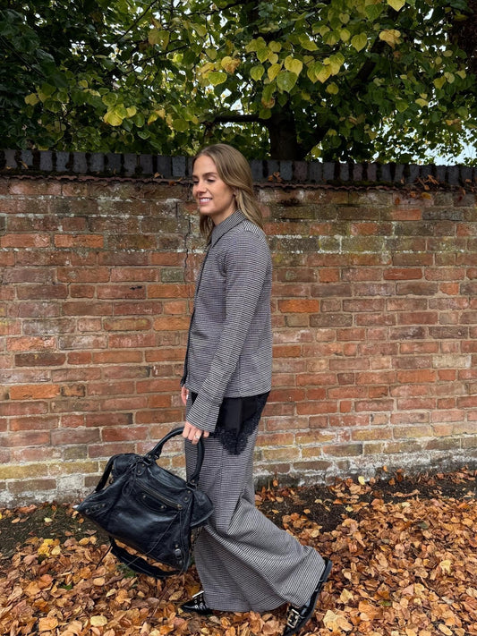 15 Minimal Business Casual Outfits for Clean, Effortless Style