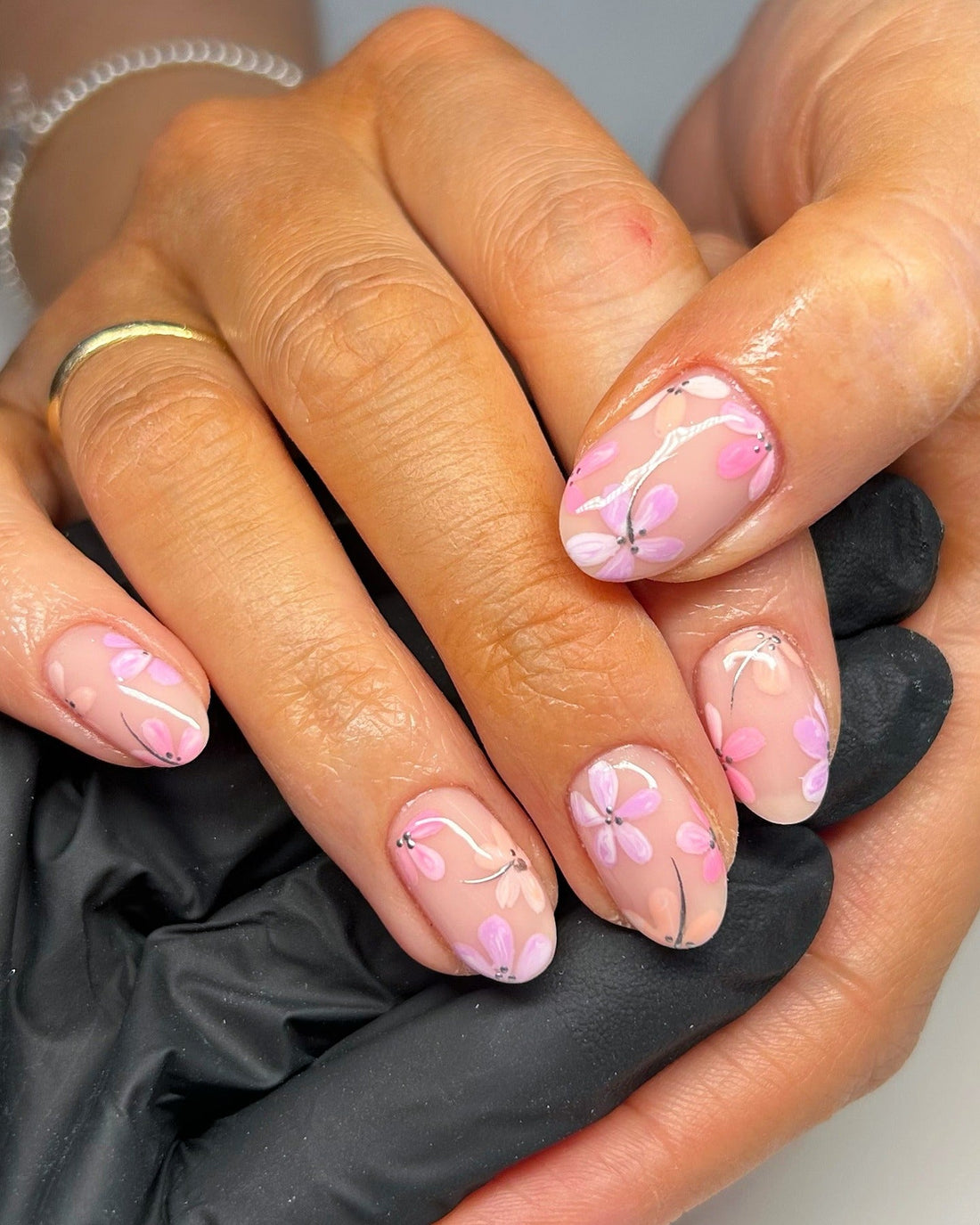 18 Simple Flower Nail Ideas That Stay Timeless