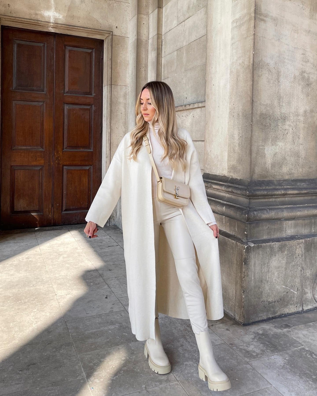 13 Classy Neutral Outfits for Women