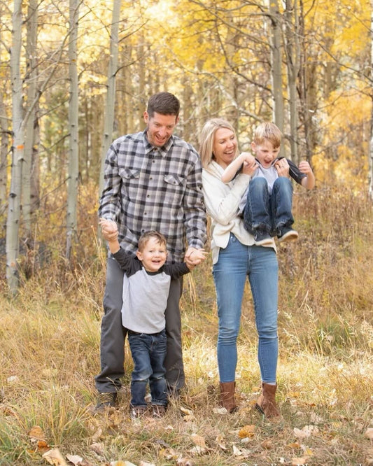 15 Warm & Neutral Fall Family Photo Outfits You’ll Adore 2025