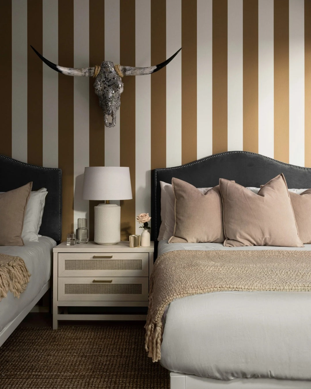 Classic Southwestern Cowgirl Bedroom in Teal and Espresso – CreativeBooster