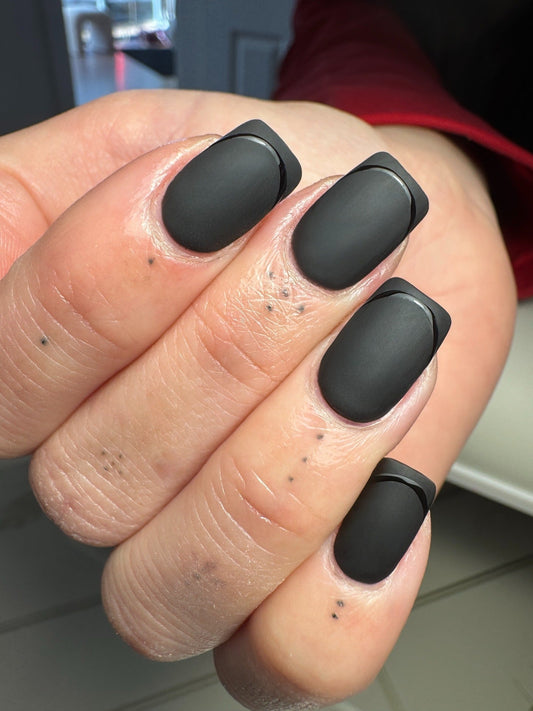 13 Sophisticated Black Matte Nail Ideas