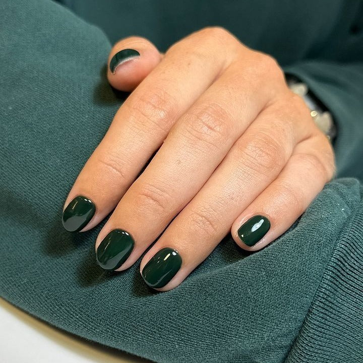 15 Simple Yet Stylish Dark Green Nail Ideas to Save Now