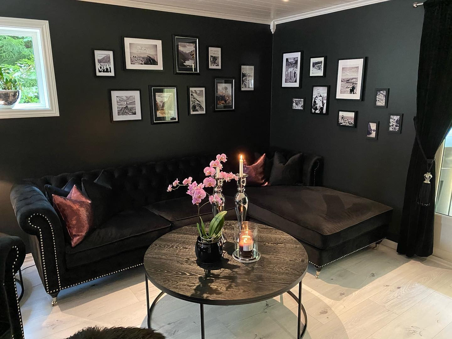 13 Modern Black Living Room Ideas on Another Level – CreativeBooster