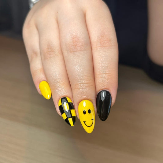 13 Black and Yellow Nail Ideas That Look So Chic