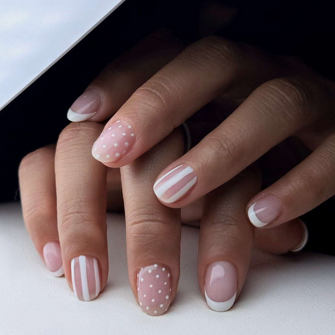 13 Modern Short Rounded Nail Ideas