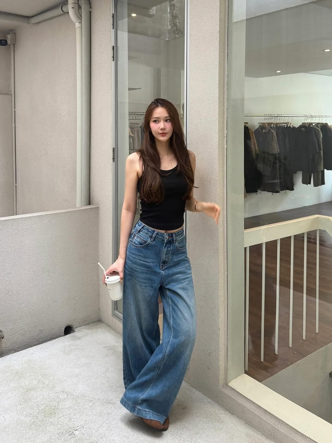 15 Trendy Outfits with Baggy Jeans Guide 2025