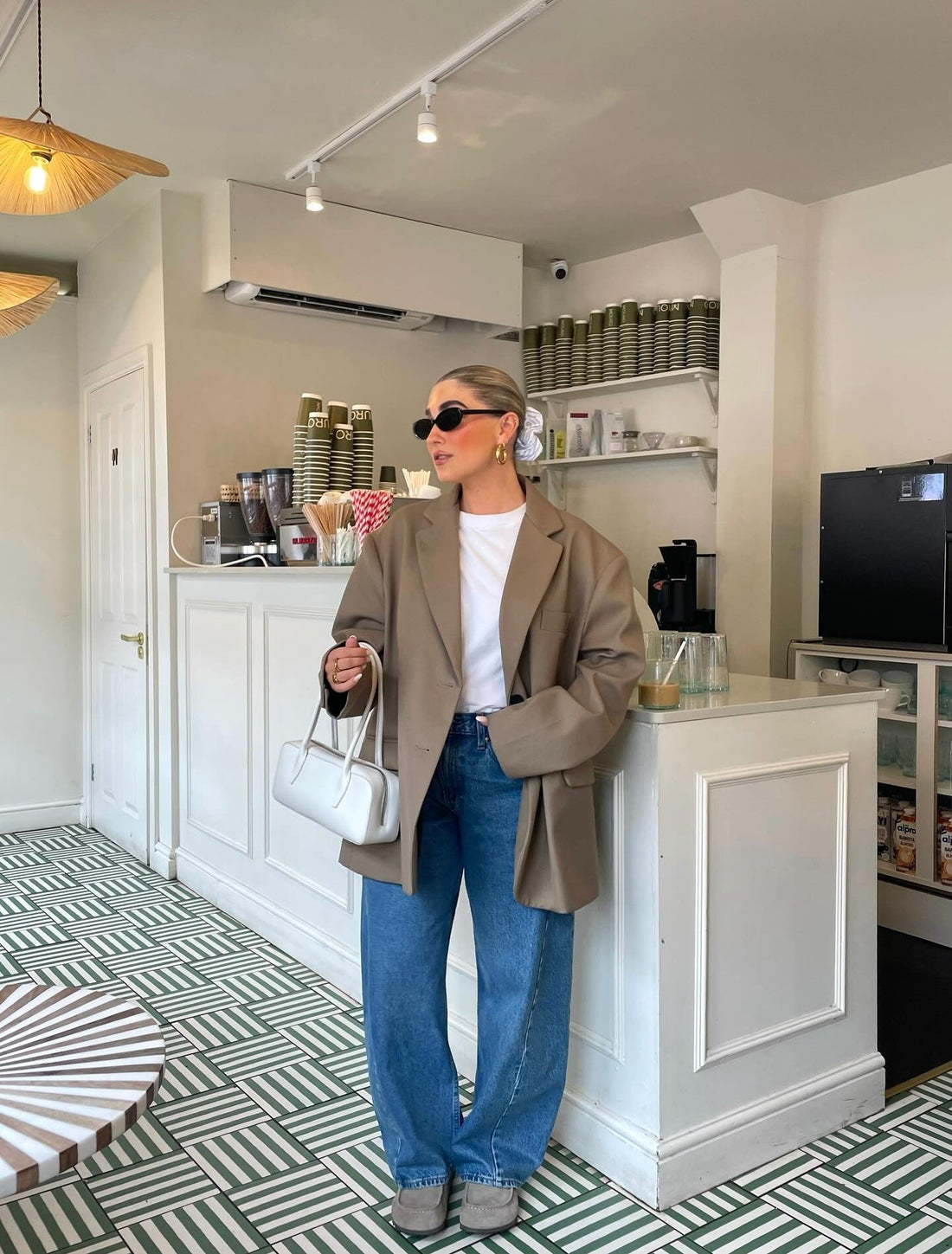 13 Chic Outfits with Blue Jeans